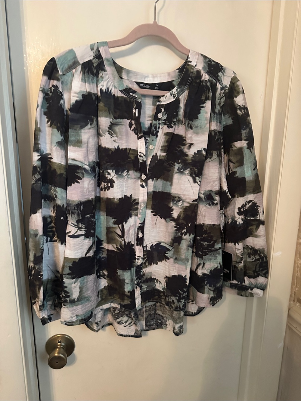 Simply Vera Vera Wang Black, White & Green Brushstroke Floral Blouse NWT